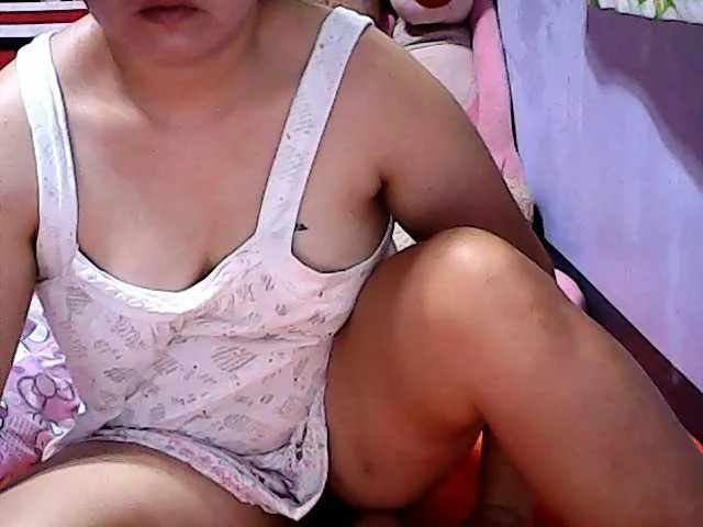 Live sex webcam photo for JuicyMom #276903066