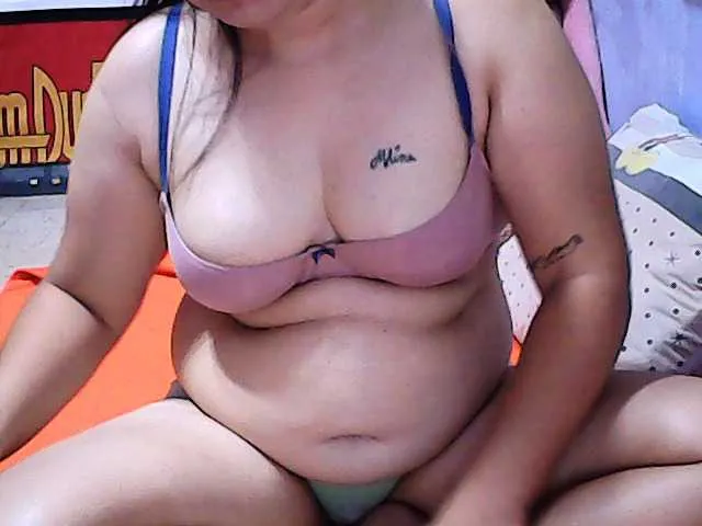 Live sex webcam photo for JuicyMom #276994642