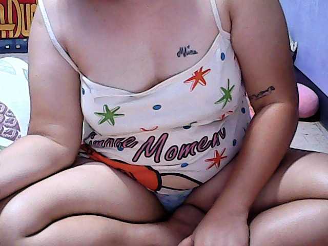 Live sex webcam photo for JuicyMom #277056408