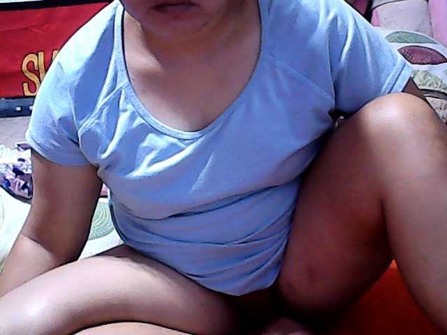 Live sex webcam photo for JuicyMom #277087379