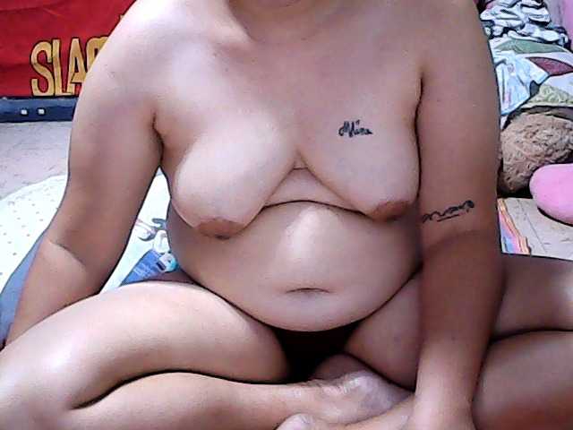 Live sex webcam photo for JuicyMom #277108020