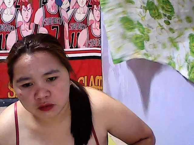 Live sex webcam photo for JuicyMom #277558575