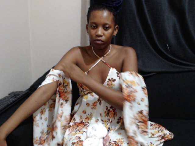 Live sex webcam photo for JuicyP2001 #271969664