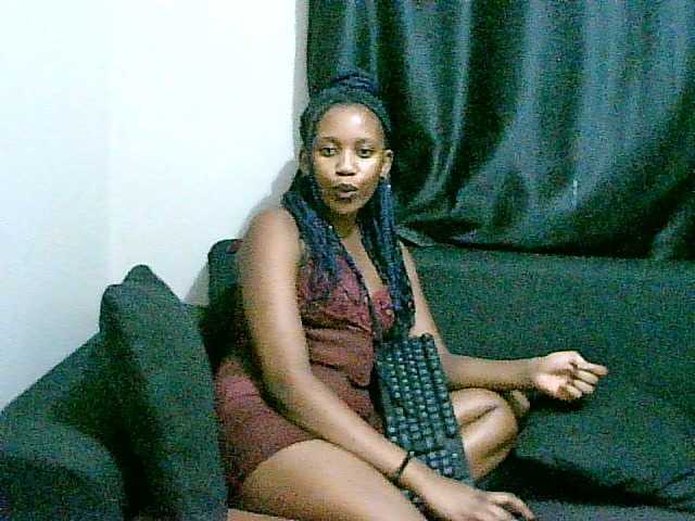 Live sex webcam photo for JuicyP2001 #272104389