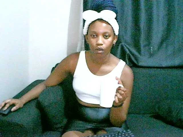 Live sex webcam photo for JuicyP2001 #272114103