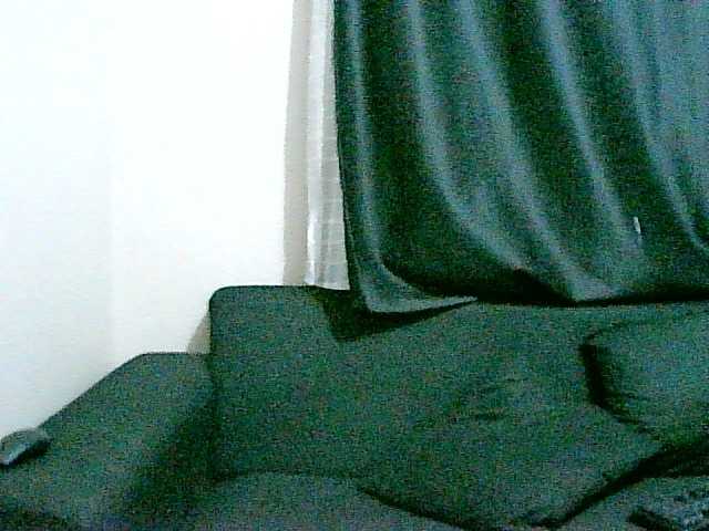 Live sex webcam photo for JuicyP2001 #272140536