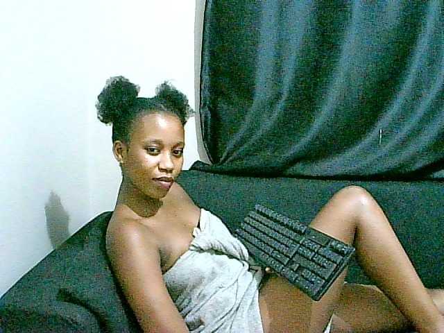 Live sex webcam photo for JuicyP2001 #272234315