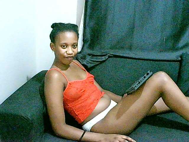 Live sex webcam photo for JuicyP2001 #272260955