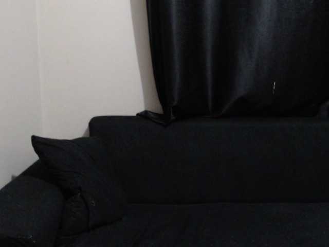 Live sex webcam photo for JuicyP2001 #272393469