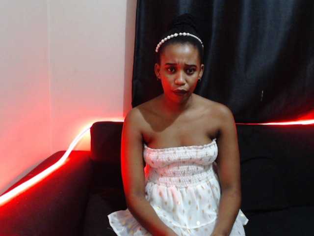 Live sex webcam photo for JuicyP2001 #272430847