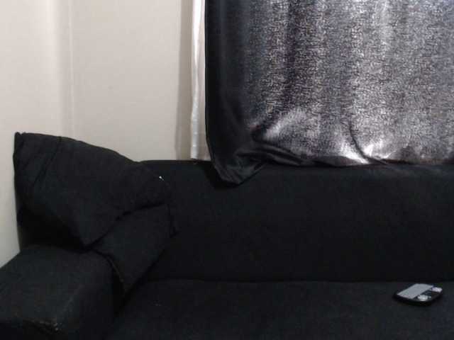 Live sex webcam photo for JuicyP2001 #272449765