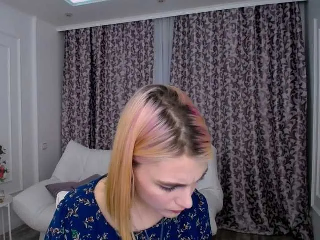 Live sex webcam photo for JuicyeCherry #273705368