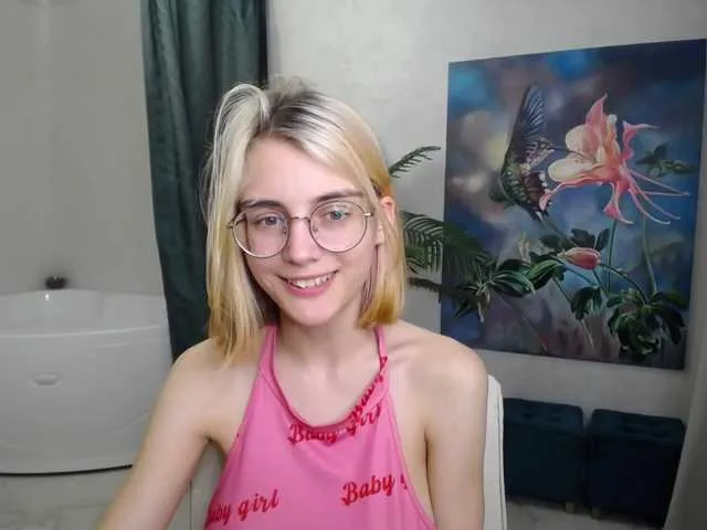 Live sex webcam photo for JuicyeCherry #273973893