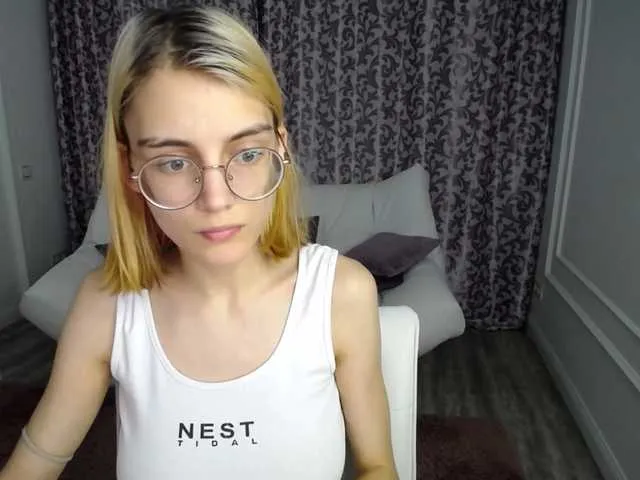 Live sex webcam photo for JuicyeCherry #274072765