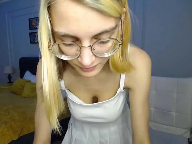 Live sex webcam photo for JuicyeCherry #274418157