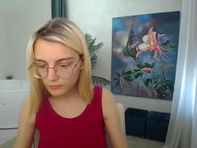 Live sex webcam photo for JuicyeCherry #274504657