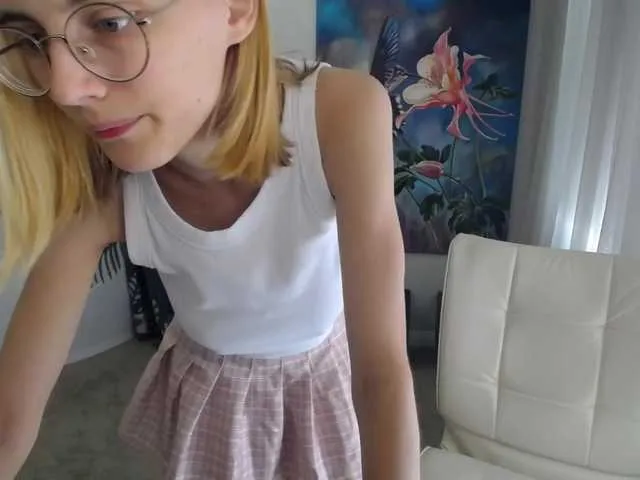 Live sex webcam photo for JuicyeCherry #274530074