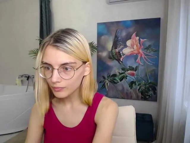 Live sex webcam photo for JuicyeCherry #274585327