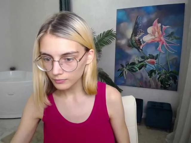 Live sex webcam photo for JuicyeCherry #274587405