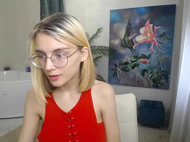 Live sex webcam photo for JuicyeCherry #274614408