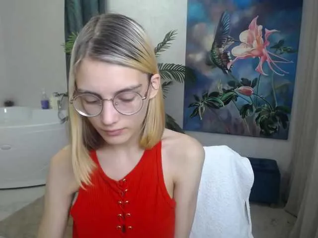 Live sex webcam photo for JuicyeCherry #274616731