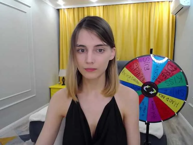 Live sex webcam photo for JuicyeCherry #275599693