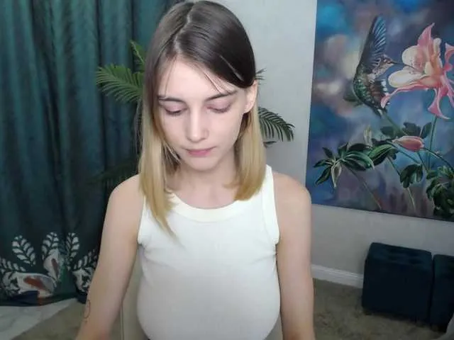 Live sex webcam photo for JuicyeCherry #275620123