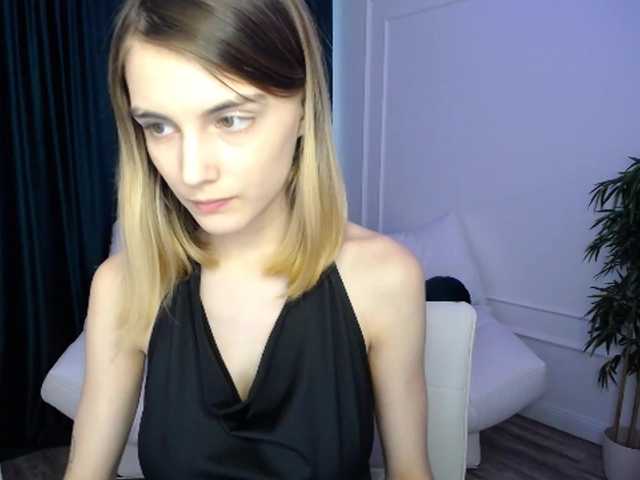 Live sex webcam photo for JuicyeCherry #275631564