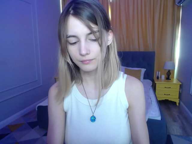 Live sex webcam photo for JuicyeCherry #275647032