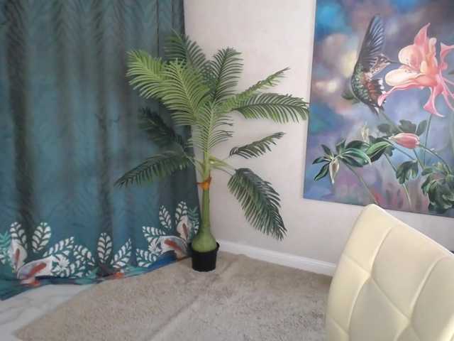 Live sex webcam photo for JuicyeCherry #275675363