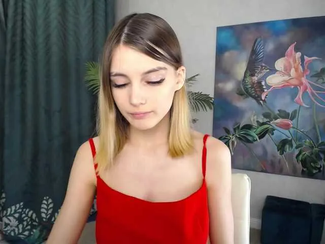 Live sex webcam photo for JuicyeCherry #275698480