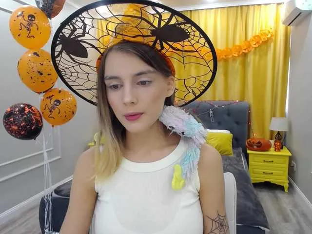 Live sex webcam photo for JuicyeCherry #276605444