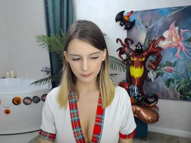 Live sex webcam photo for JuicyeCherry #276619735