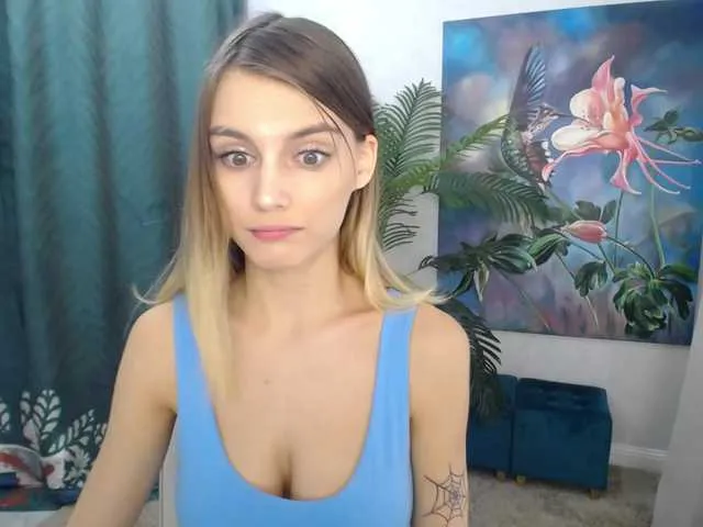 Live sex webcam photo for JuicyeCherry #276659015