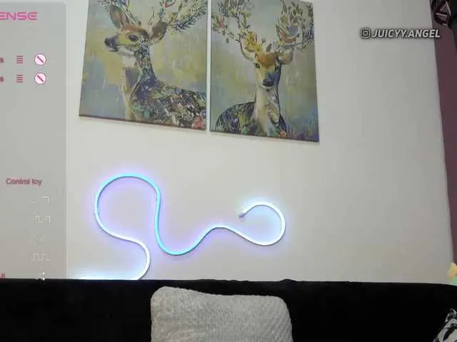 Live sex webcam photo for JuicyyAngel #276797359