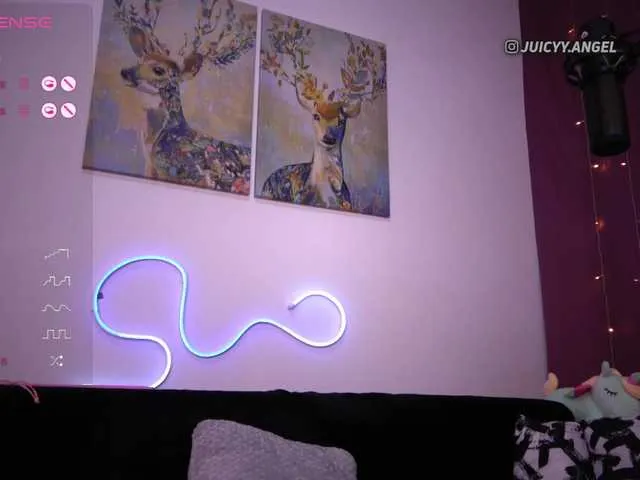 Live sex webcam photo for JuicyyAngel #276848213