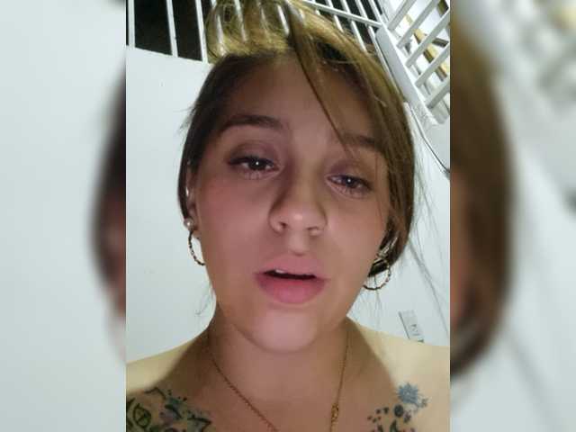 Live sex webcam photo for JuliRoz #277461021