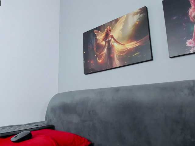 Live sex webcam photo for JuliRoz #277663103