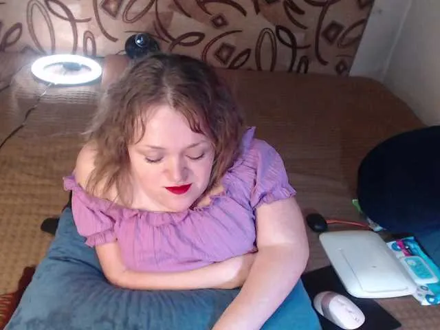 Live sex webcam photo for Julia-79 #290150599