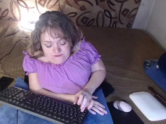 Live sex webcam photo for Julia-79 #290172291