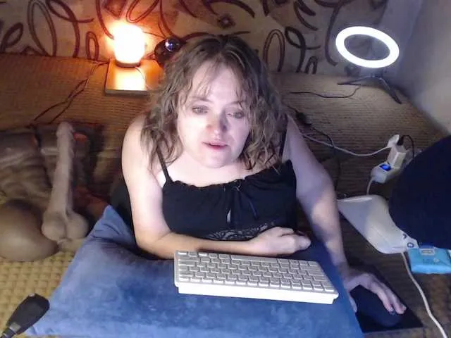 Live sex webcam photo for Julia-79 #290322762