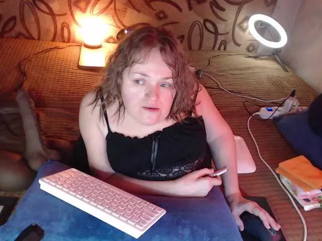 Live sex webcam photo for Julia-79 #290334328