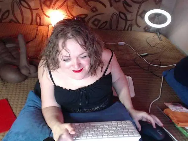 Live sex webcam photo for Julia-79 #290352644