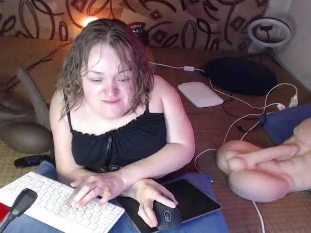 Live sex webcam photo for Julia-79 #290413948