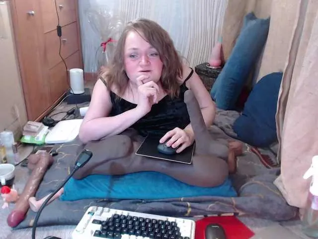 Live sex webcam photo for Julia-79 #290757922