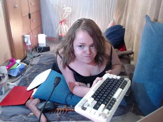 Live sex webcam photo for Julia-79 #290786773