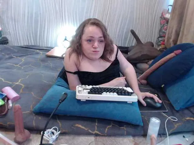 Live sex webcam photo for Julia-79 #290875103