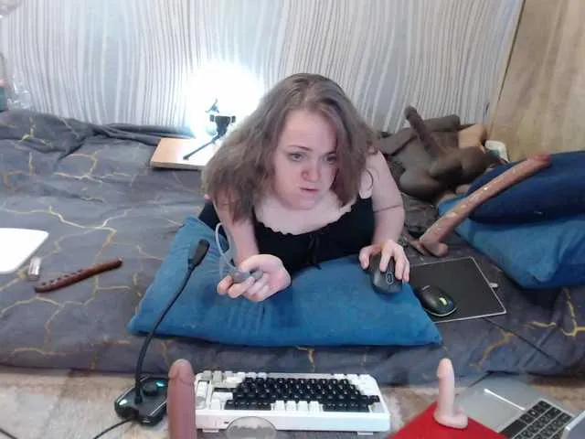 Live sex webcam photo for Julia-79 #290896097