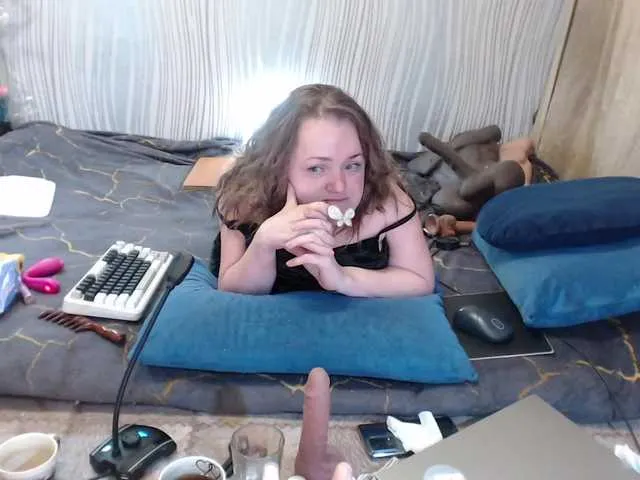 Live sex webcam photo for Julia-79 #290925697