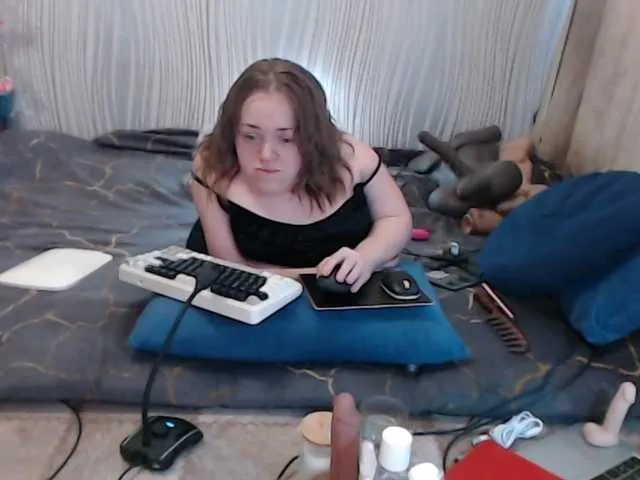 Live sex webcam photo for Julia-79 #290935538